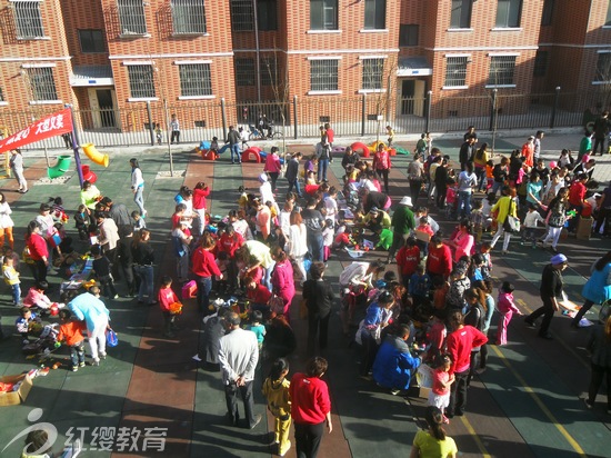 寧夏平羅紅纓東方明珠幼兒園舉辦“手拉手獻愛心”義賣活動