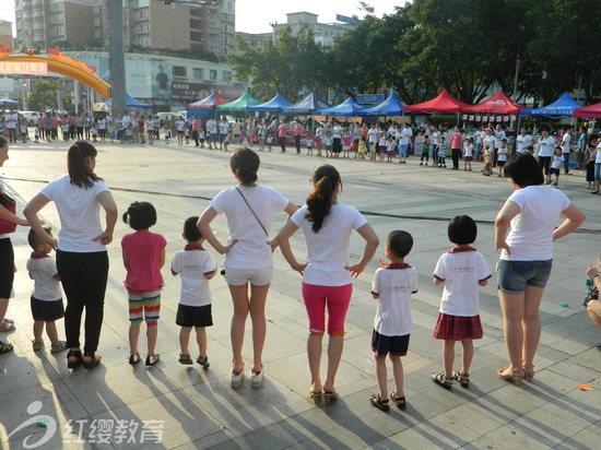 \廣東揭陽紅纓德才雙語幼兒園舉辦“六一”親子游藝活動