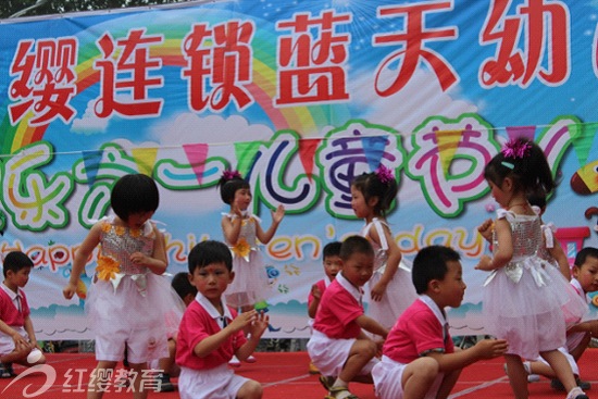 江蘇邳州紅纓藍天幼兒園舉行慶祝六一文藝匯演