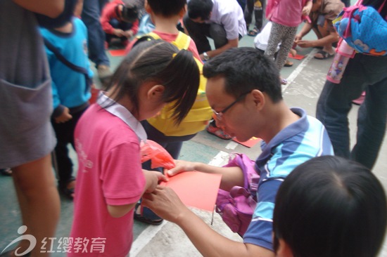 廣西玉林紅纓新天地實(shí)驗(yàn)幼兒園舉辦 “歡樂國慶”親子活動(dòng)