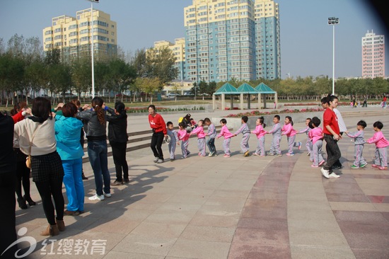 遼寧朝陽紅纓立人幼兒園組織秋季活動