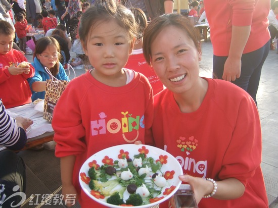 陜西寶雞紅纓愛德華佳苑幼兒園舉辦美食節活動快樂美食節