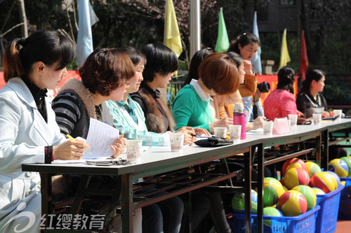 安徽合肥紅纓時代幼兒園舉辦陽光體育早操比賽