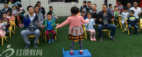 四川自貢紅纓金豆豆幼兒園舉辦六一文藝晚會