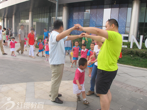 山東濟寧紅纓煤化幼兒園舉辦慶六一游學(xué)活動