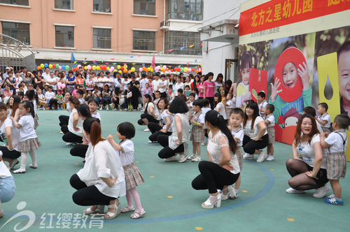 河北承德紅纓寬城幼兒園舉辦大型親子廣場舞活動 