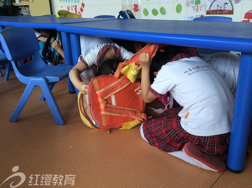 山東高密紅纓向陽(yáng)幼兒園舉辦緊急疏散演練