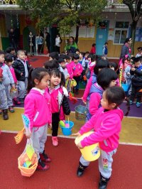 永康市西溪鎮陽光幼兒園開展植樹節活動